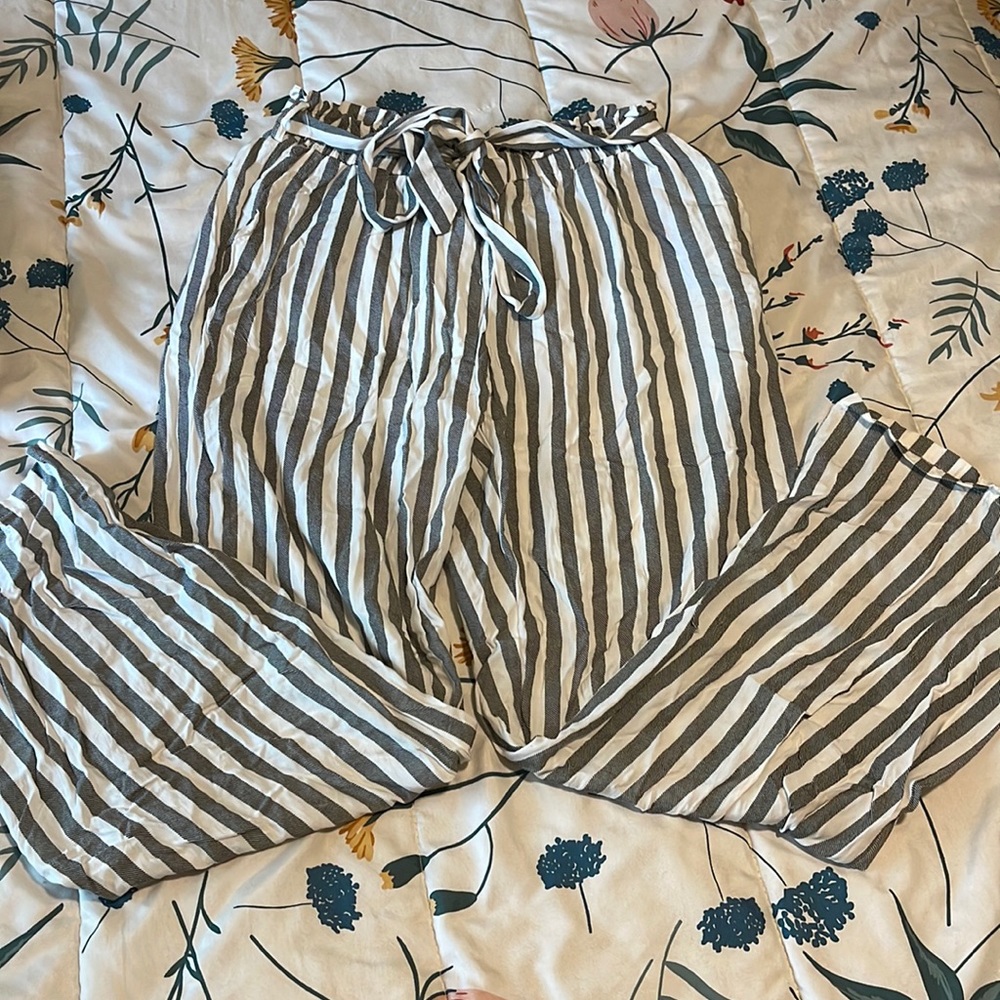 Black and White stripped flowy pants